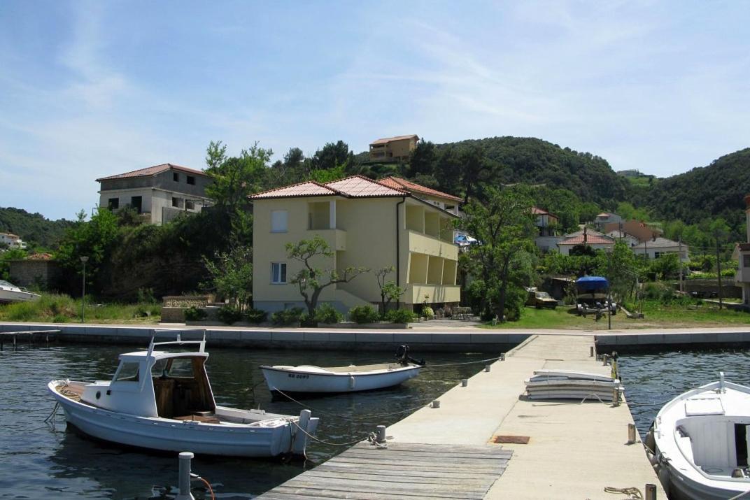Apartments By The Sea Supetarska Draga - Donja, Rab - 11769 Экстерьер фото