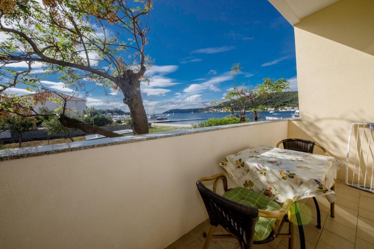 Apartments By The Sea Supetarska Draga - Donja, Rab - 11769 Экстерьер фото