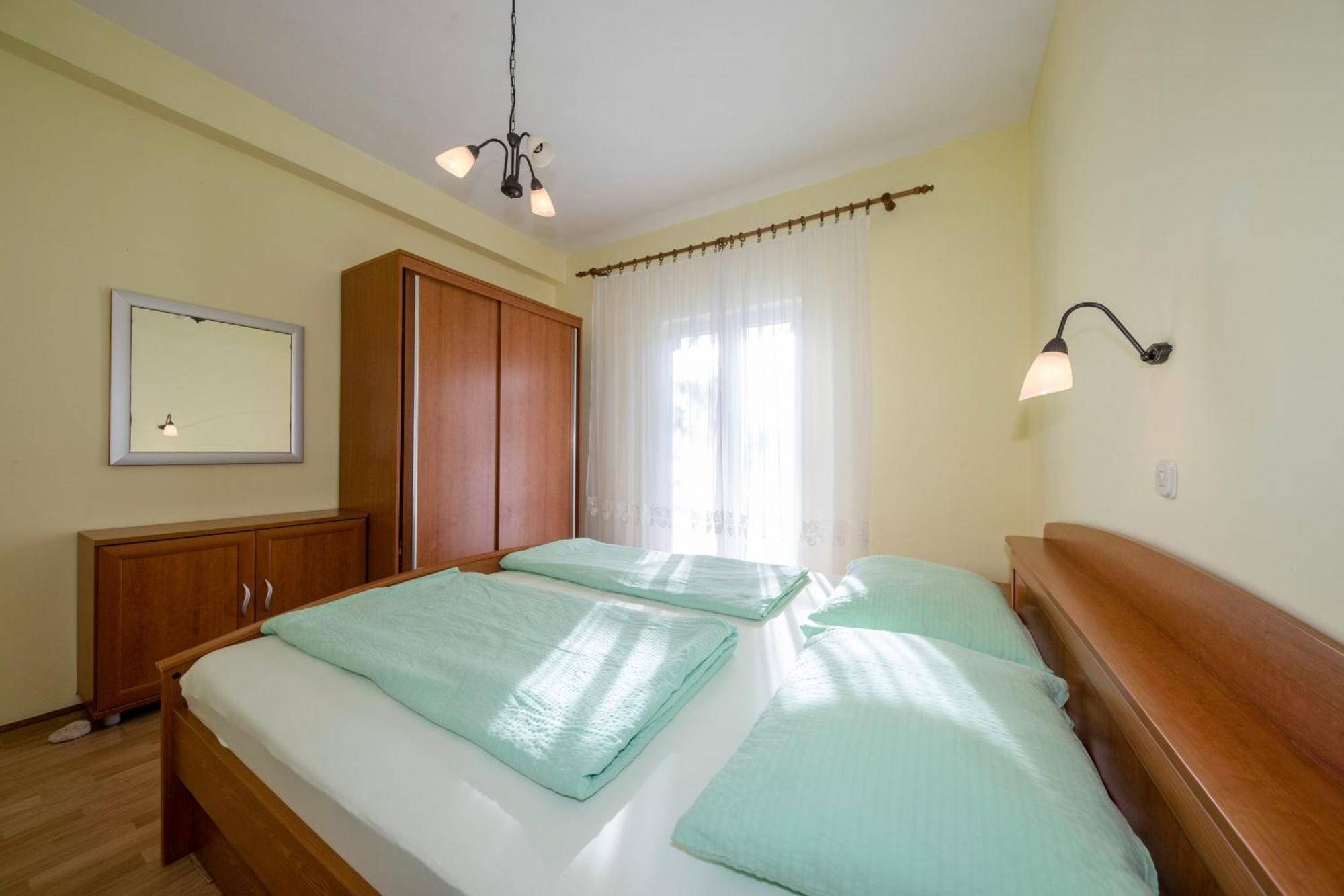 Apartments By The Sea Supetarska Draga - Donja, Rab - 11769 Номер фото